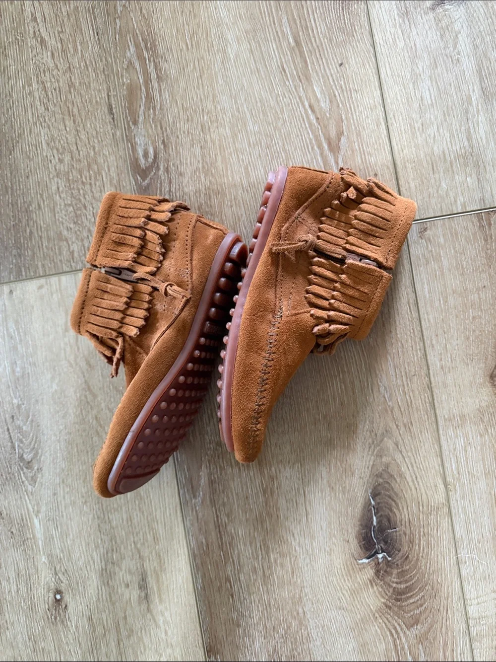 Minnetonka | Kids Suede Fringe Moccasins in Rust Orange | NWOB | size 3